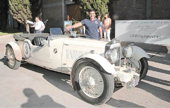 Un Aston Martin fue el distinguido Un Aston Martin fue el distinguido